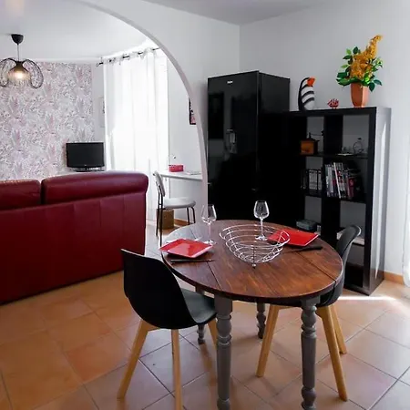 Le Petit Soleil Yourhosthelper